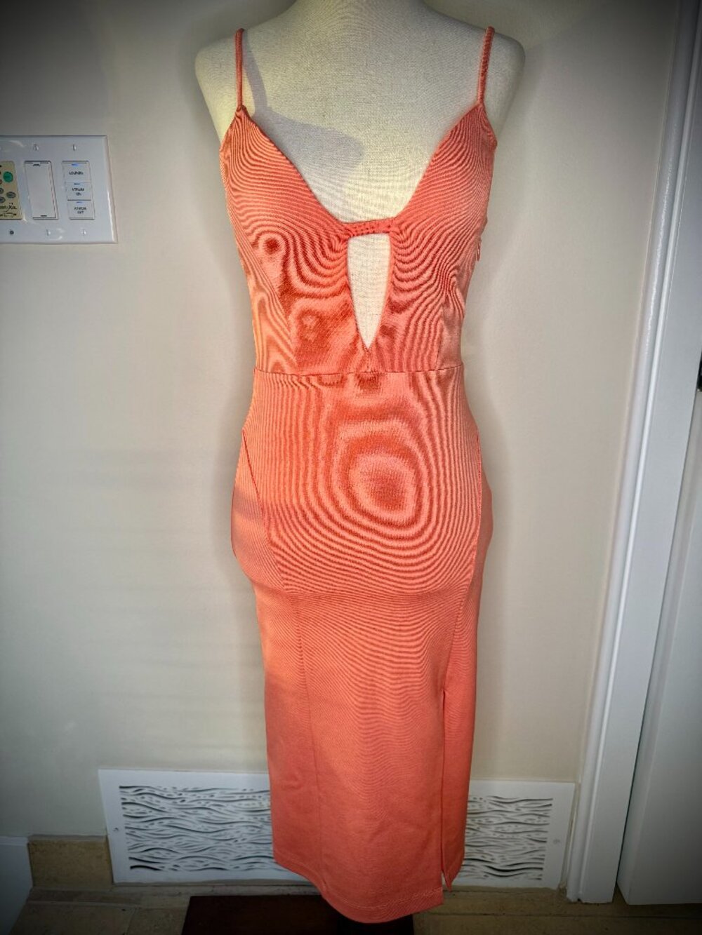 Bebe Coral Peach Bodycon Midi w/ Criss Cross Back, Plunge front, Never Worn. XXS